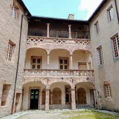 Château de Saint-Alban (courtyard)